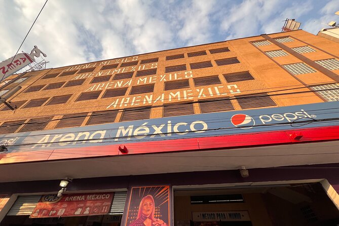 2 hours Lucha Libre Show (mexican wrestling) with transport - Two hours of masks, acrobatics, and crowd noise