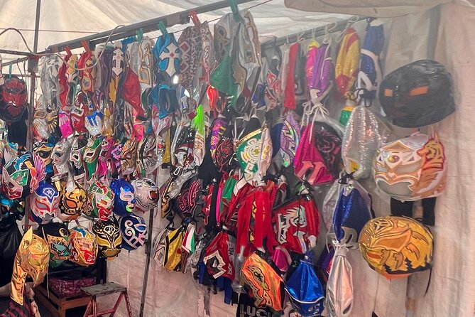 2 hours Lucha Libre Show (mexican wrestling) with transport - What the guide adds to the experience