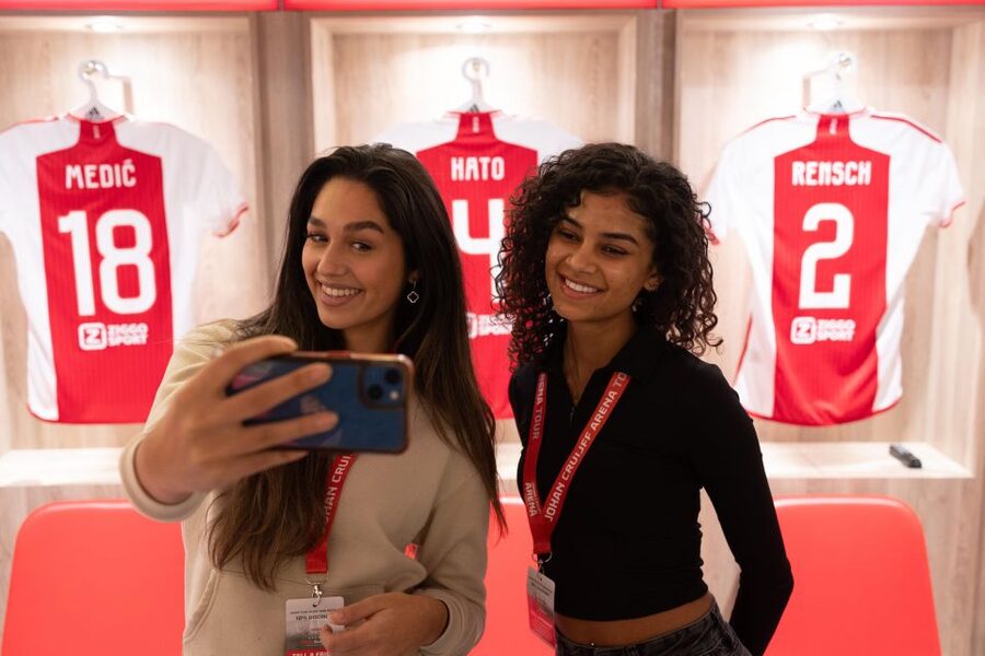 Amsterdam: Johan Cruijff ArenA Tour with Optional Guide - Club stories, photographs, and the human side