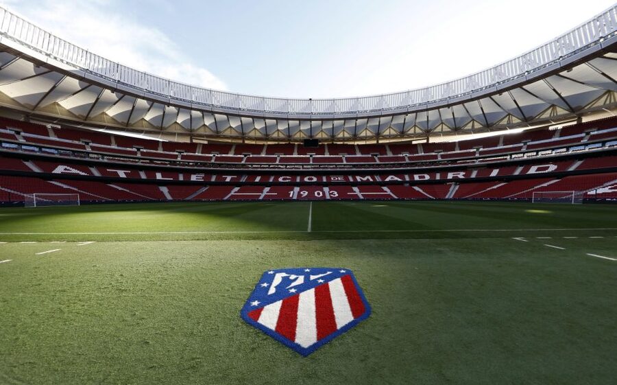 Atlético de Madrid Stadium Tour and Honorary Kick-Off - The walk to the center circle