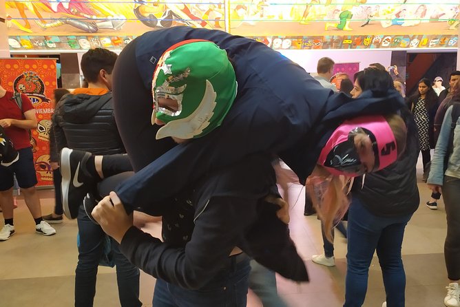 Authentic Lucha Libre Tour : Wrestling School, Tacos & Mezcal - Practical details that affect the night