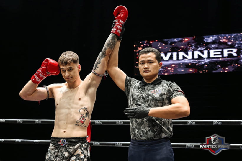 Bangkok: Muay Thai Match at Lumpinee Boxing Stadium - The crowd, comfort, and possible drawbacks