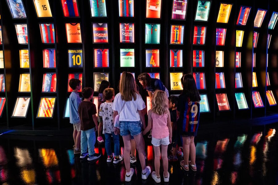 Barcelona: FC Barcelona Museum Total Experience Pass - Customizing a shirt at the Barça Store