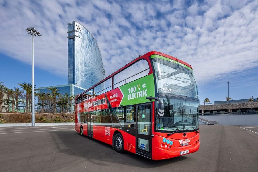 Barcelona Hop-On Hop-Off Bus and FC Barcelona Immersive Tour - Final verdict: book it for the connections