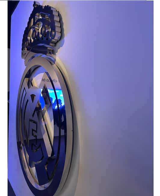 Bernabeu Premium Guided Tour: passion, trophies, & the heart of Real Madrid - Current kits and an interactive player display
