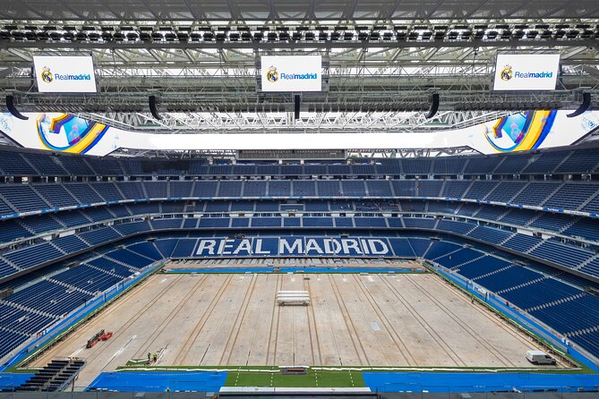 Bernabéu Stadium Guided Tour With Optional Megafan Upgrade - Digital player photos and extra purchases