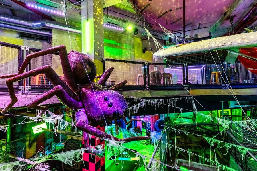 Camden: Junkyard Golf Club Tickets for 9 or 18 Holes - Dirk: a basement horror rave
