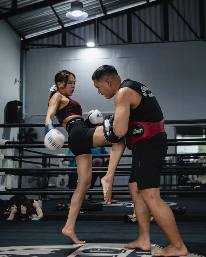 Chiangmai : Muay Thai Training academy - Pads, partners, and the pressure of repetition