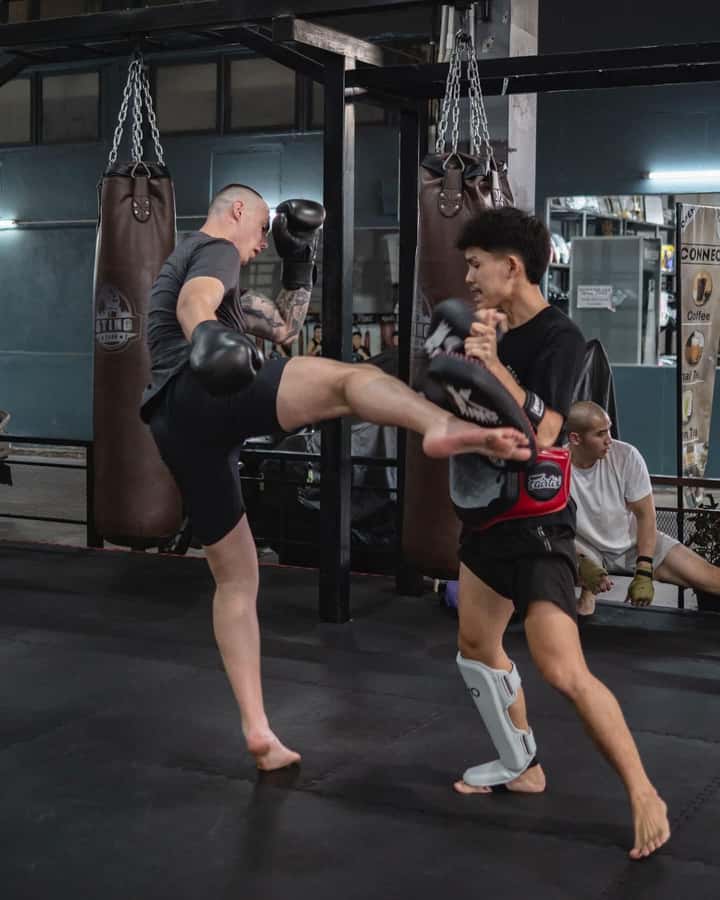 Chiangmai : Muay Thai Training academy - What the supplied gloves and wraps mean