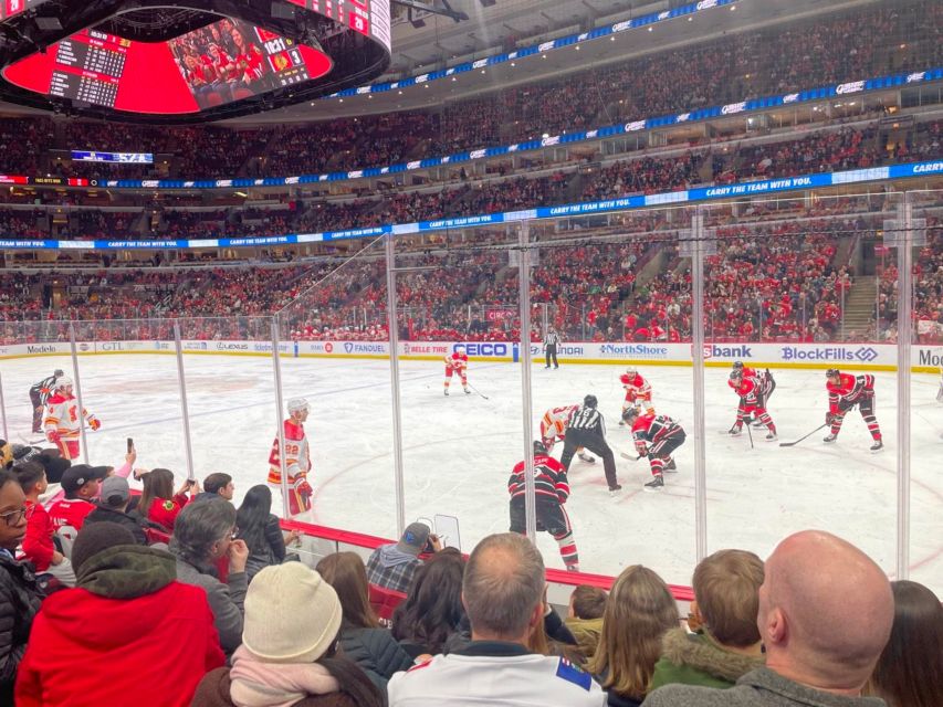 Chicago: Chicago Blackhawks NHL Game Ticket at United Center - Why a Blackhawks game works well in a Chicago trip