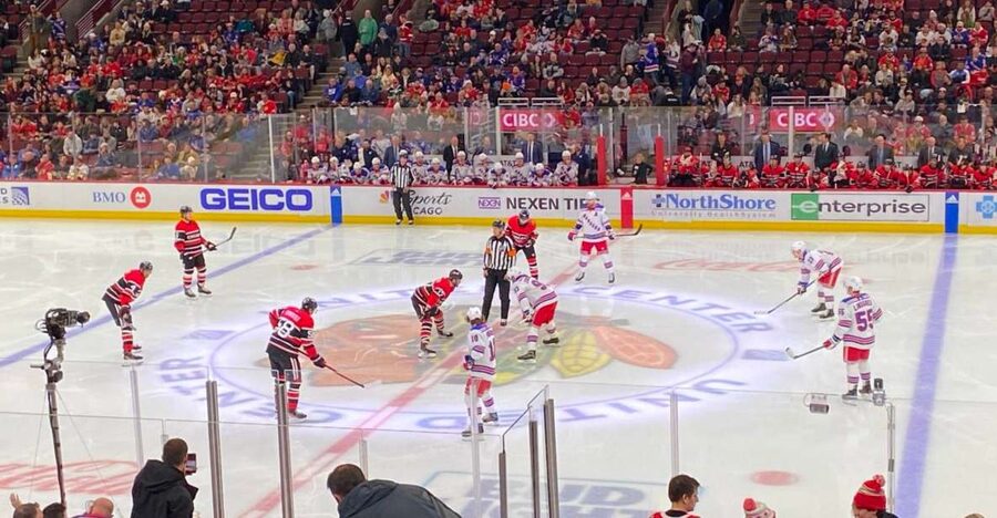 Chicago: Chicago Blackhawks NHL Game Ticket at United Center - From pregame drinks to the opening faceoff