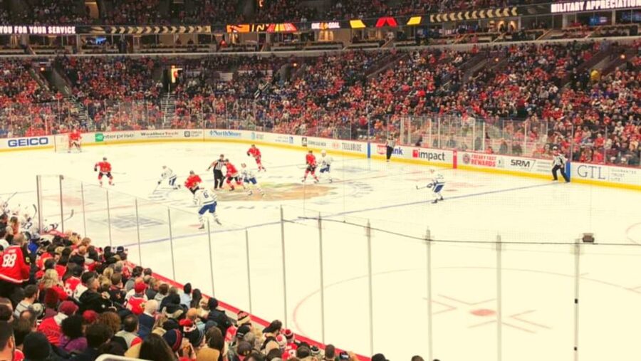 Chicago: Chicago Blackhawks NHL Game Ticket at United Center - Choosing between budget, regular, and premium seats