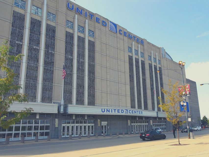 Chicago: Chicago Bulls Basketball Game Ticket - Food, drinks, and the cashless arena
