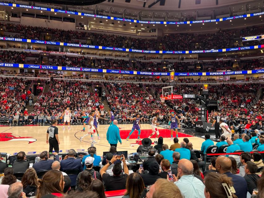 Chicago: Chicago Bulls Basketball Game Ticket - Getting into United Center without a ticket-day scramble