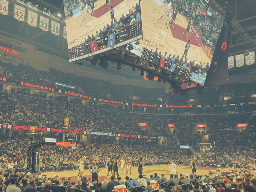 Cleveland: Cleveland Cavaliers Basketball Game Ticket - Arriving at Rocket Mortgage FieldHouse