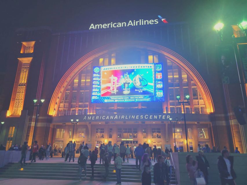 Dallas: Dallas Mavericks Basketball Game Ticket - Watching the Mavericks at American Airlines Center