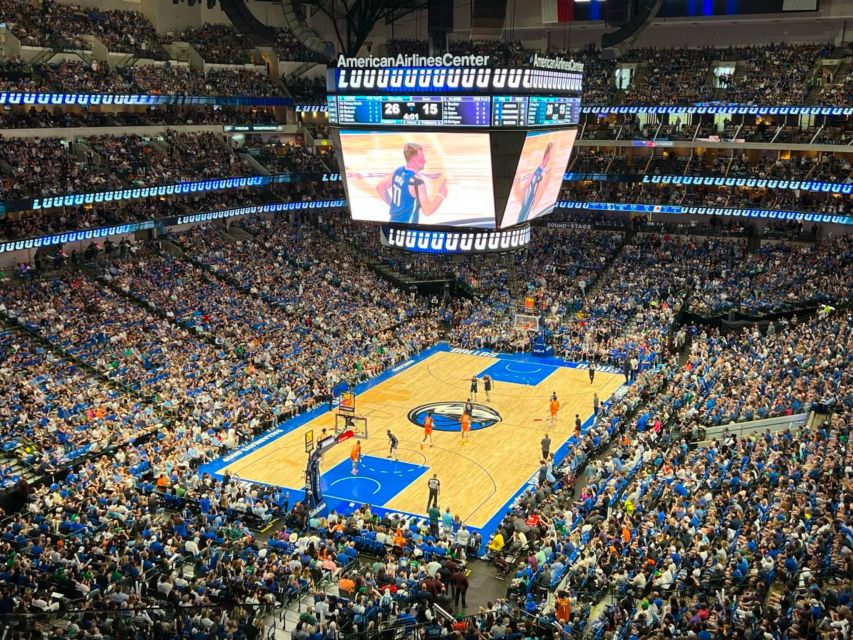 Dallas: Dallas Mavericks Basketball Game Ticket - Food, drinks, and the downtown setting