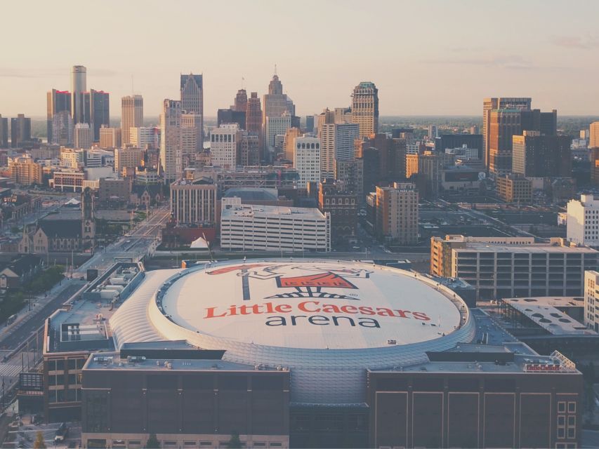 Detroit: Detroit Pistons Basketball Game Ticket - What the 150-minute game night includes