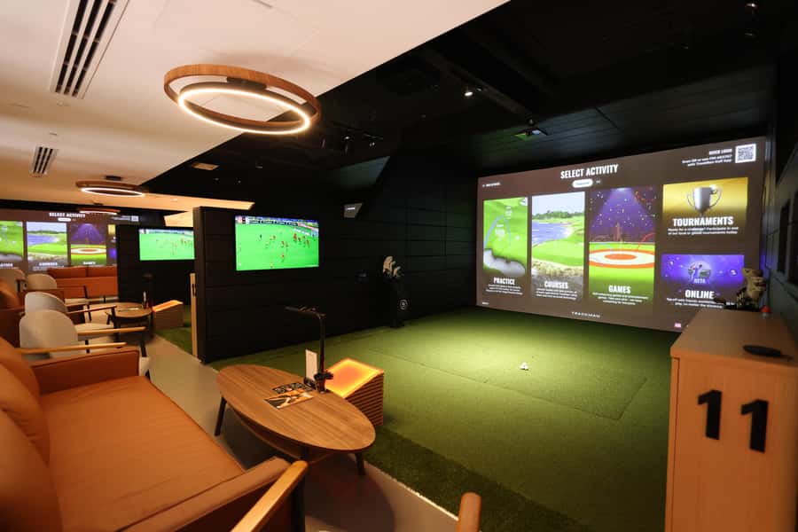 Dubai: Golf Simulator Play & Dine Experience - A golf night with very little pressure
