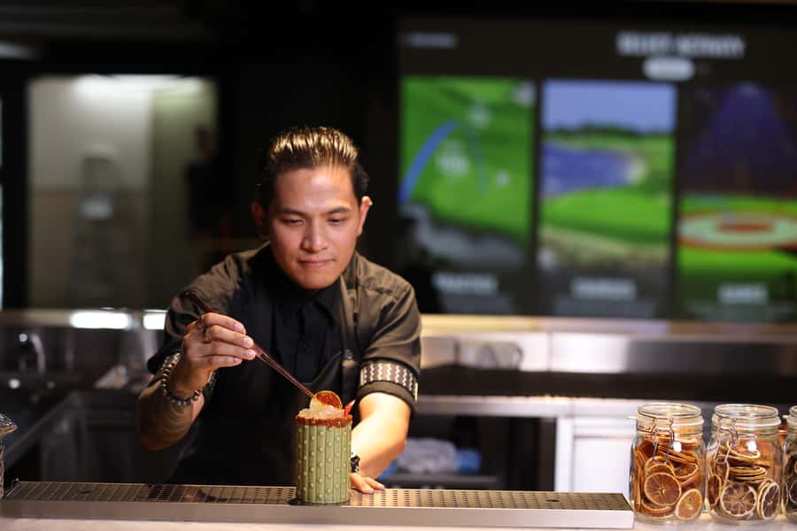 Dubai: Golf Simulator Play & Dine Experience - What happens during the 60-minute Trackman session