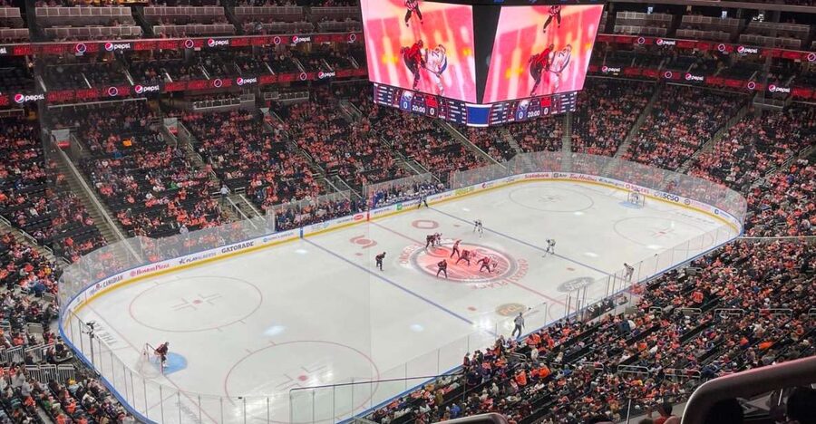 Edmonton: Edmonton Oilers Ice Hockey Game Ticket - Arriving at Rogers Place in downtown Edmonton