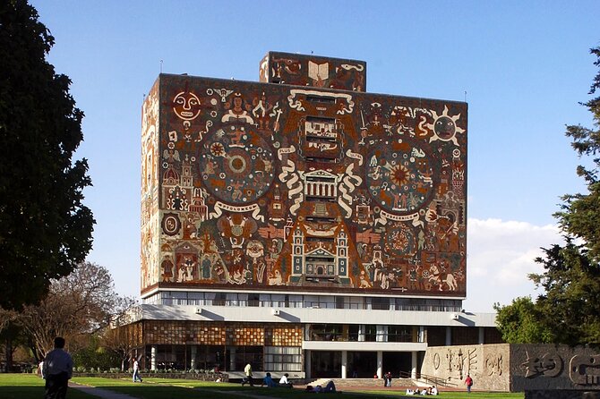 EXCLUSIVE TOUR: Murals+Ciudad Universitaria Stadium-small groups - Starting at Rectoría