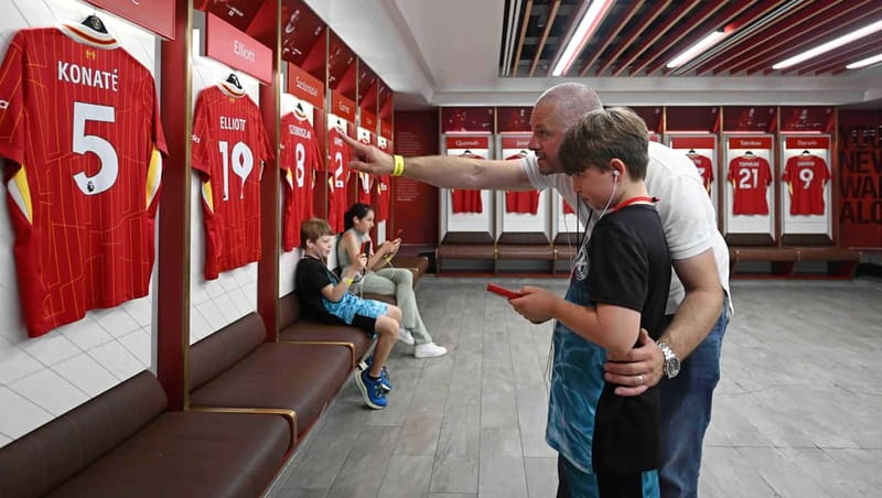 From London: Liverpool FC Stadium & Museum Rail Day Tour - Albert Dock and free time in Liverpool
