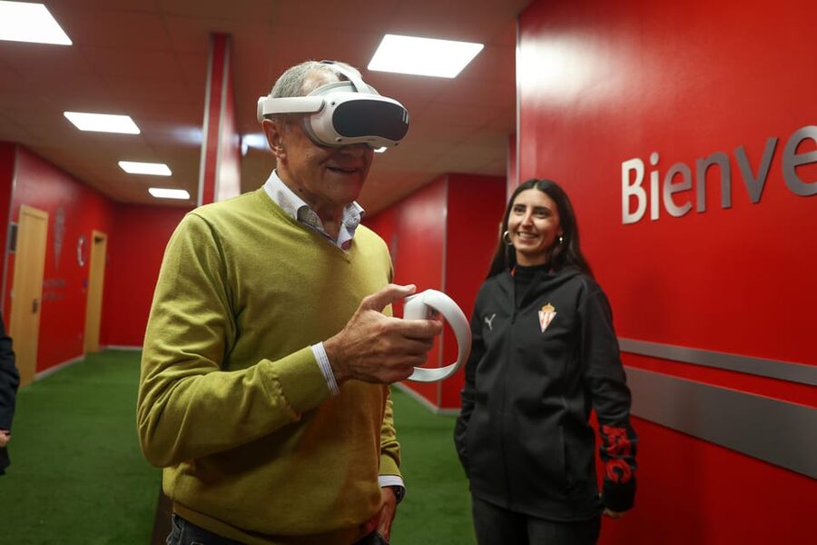 Gijon : El Molinón Stadium Guided Tour - Walking through the historic tunnel