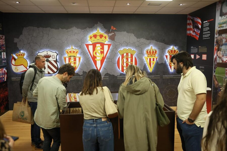 Gijon : El Molinón Stadium Guided Tour - Sitting in the dugout