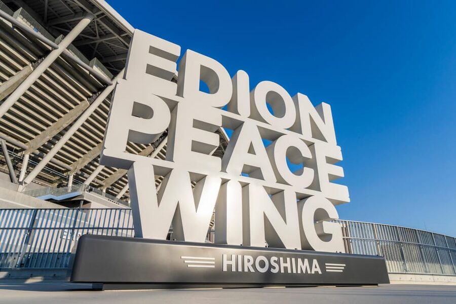 Hiroshima: Sanfrecce Hiroshima Football Game - Edion Peace Wing Hiroshima gives the match a clear setting