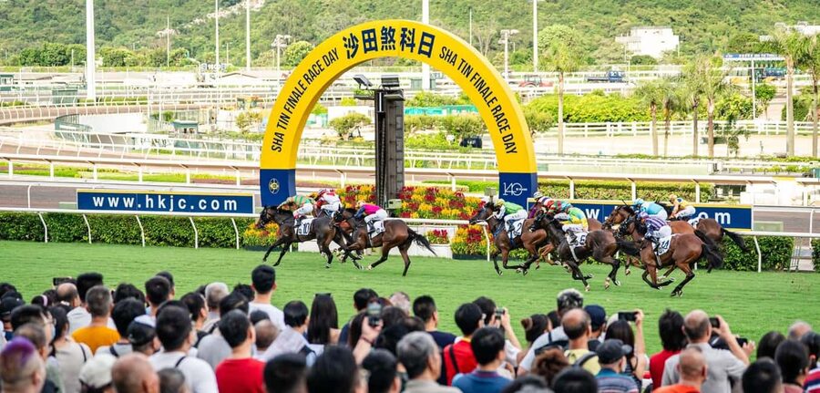 Hong Kong Jockey Club Racecourse Guided Tour with F&B - Sha Tin: large-scale racing and digital attractions