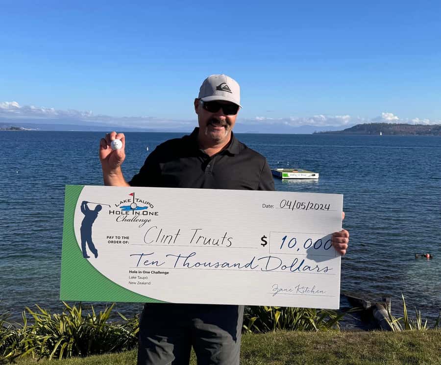 Lake Taupo: Hole in One Golf or Ball Blaster Challenge - Choosing the club or Ball Blaster