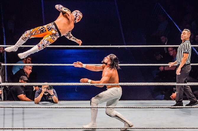Legendary Mexican Lucha Libre Experience in Cozumel Meet andGreet - The backstage meet and greet is the real extra