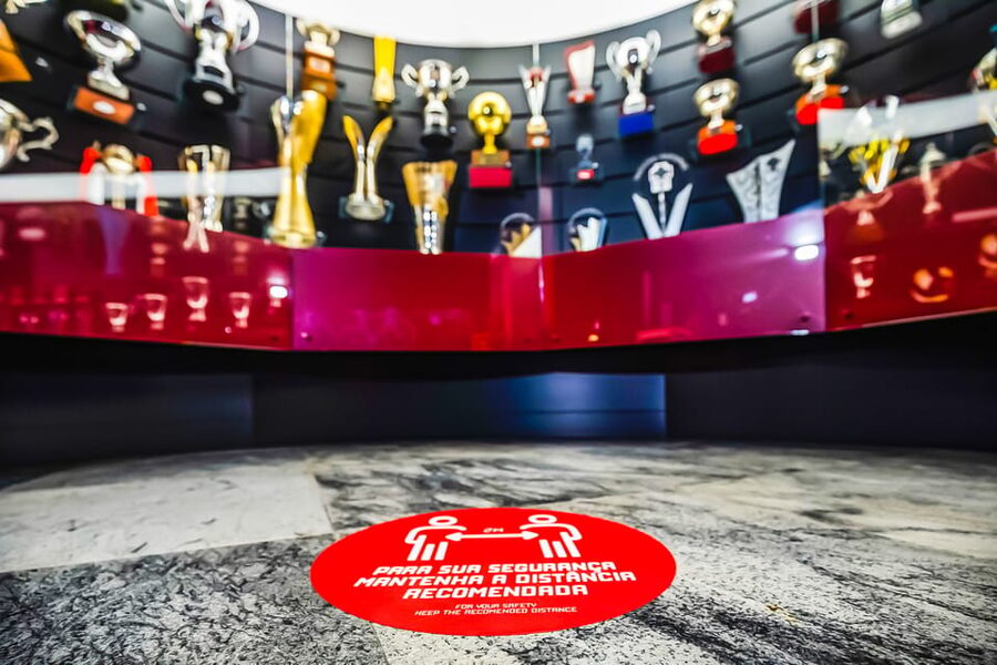 Lisbon: Benfica Museum Tour with Souvenir Scarf - A different lesson about Portugal