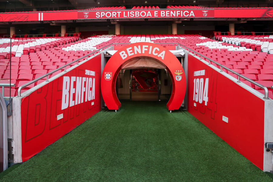 Lisbon: Benfica Stadium and Museum Tour with Meal and Scarf - The Glorioso scarf adds real value
