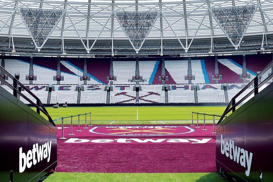 London: London Stadium Tour - Views from the stands and pitch-side scale