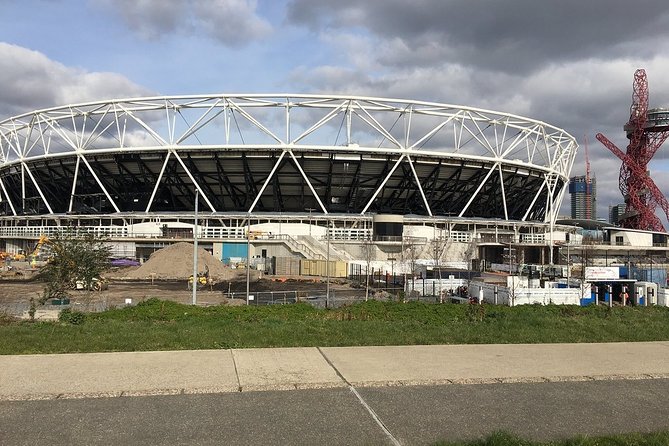 London's Football Stadiums Sightseeing Tour - Emirates Stadium and Arsenal’s move north