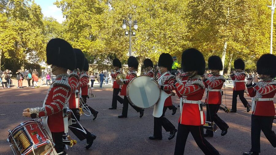 London: Wimbledon Tennis Club and Westminster Walking Tour - From the Ritz to Buckingham Palace