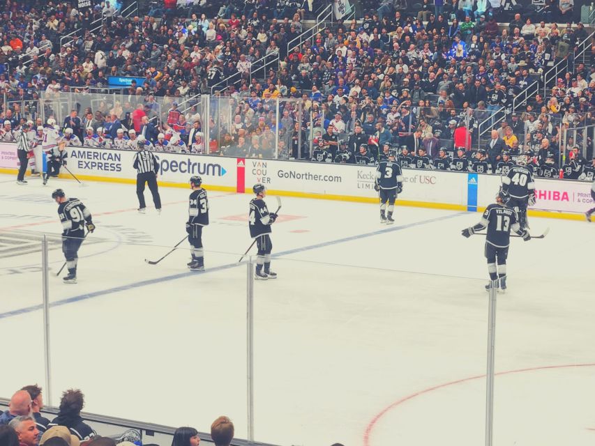 Los Angeles: LA Kings Ice Hockey Game Ticket - Making the most of the three-hour event