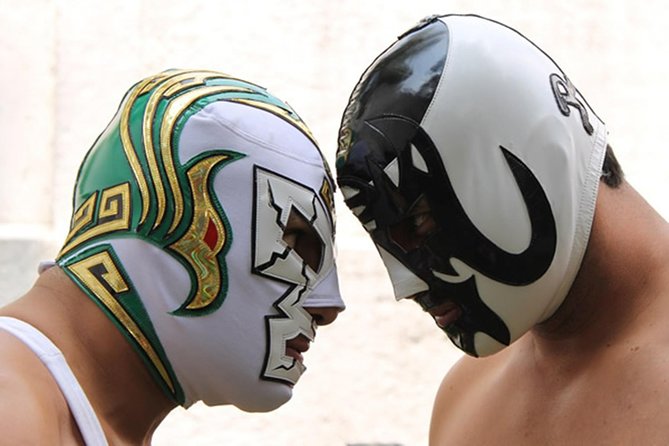 Lucha Libre Experience with Tequila, Walking Tour & Arena Show - Getting to Arena México without losing the rhythm