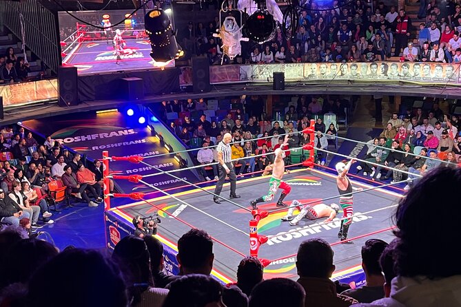 Lucha Libre Saturday Show in Mexico City (SEATS FROM BALCONY) - Getting through the entrance