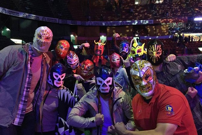 Lucha Libre Tour and Mezcal Tasting in Mexico City - The walk to Arena México