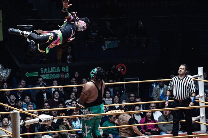 Lucha Libre Tour at the Arena Coliseo de Guadalajara as a local - Key points to know before booking