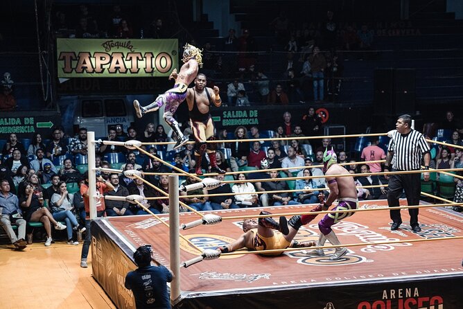 Lucha Libre Tour at the Arena Coliseo de Guadalajara as a local - Food, drinks, and the missing dinner