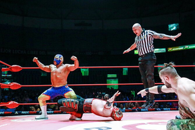 Lucha Libre Tour: guide by professional lucha libre wrestler - Entering Arena México for five matches