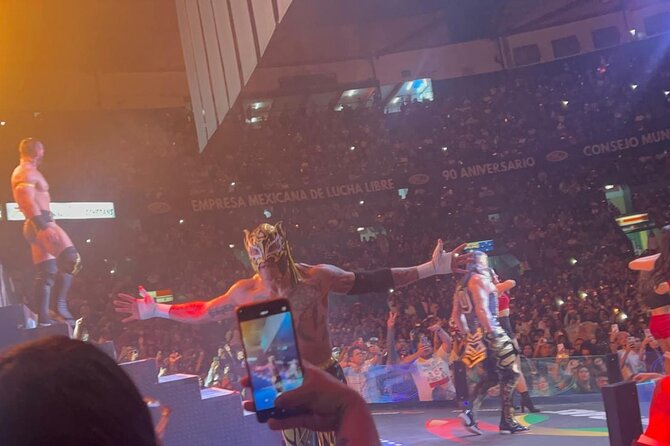 Lucha Libre VIP EN Front Row at Arena México - No Guide During the Match