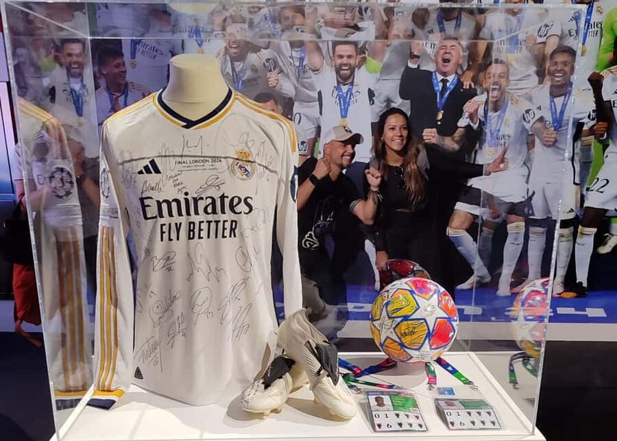 Madrid: Bernabéu Stadium Guided Tour With Megafan Upgrade - The museum’s trophies and personal objects