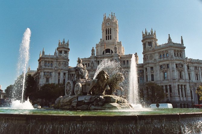 Madrid Highlights Tour with Santiago Bernabeu Stadium Entrance - What this Madrid and Bernabéu combination really offers