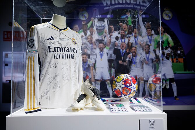 Madrid: Santiago Bernabeu and Real Madrid Guided tour - Seeing the stadium from the third amphitheater