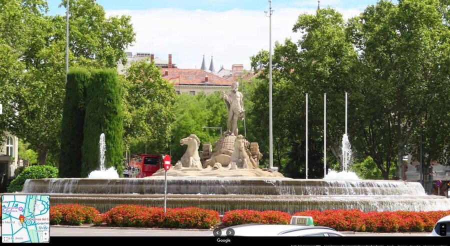 Madrid: Tour with Tuk Tuk Zero: Bernabéu and the Golden Mile. 1h 15min - Puerta de Alcalá and the edge of Retiro Park